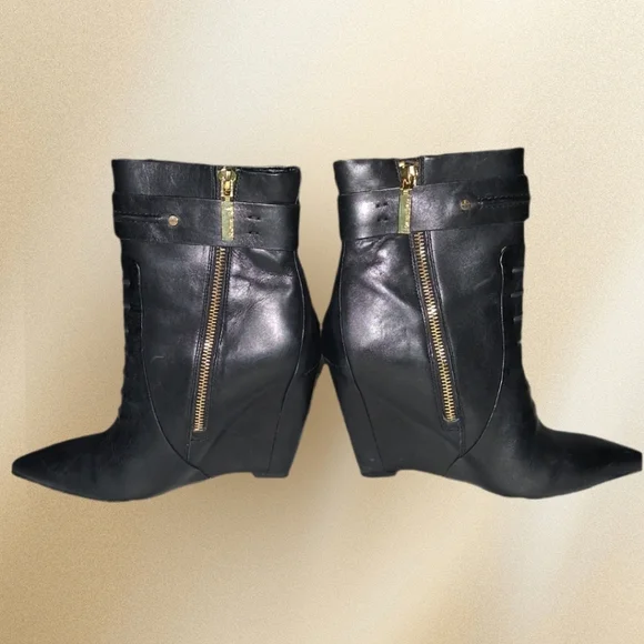 RACHEL Rachel Roy Black Leather Wedge Heel Boot Gold Accents Buckles Size 7 - Picture 5 of 14